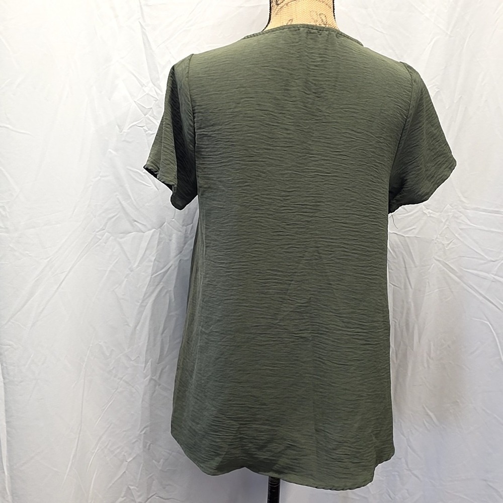 FSL + Apparel Top Green Button Front Tie Short Sleeve V Neck sz S Boho Earthy - Picture 2 of 4